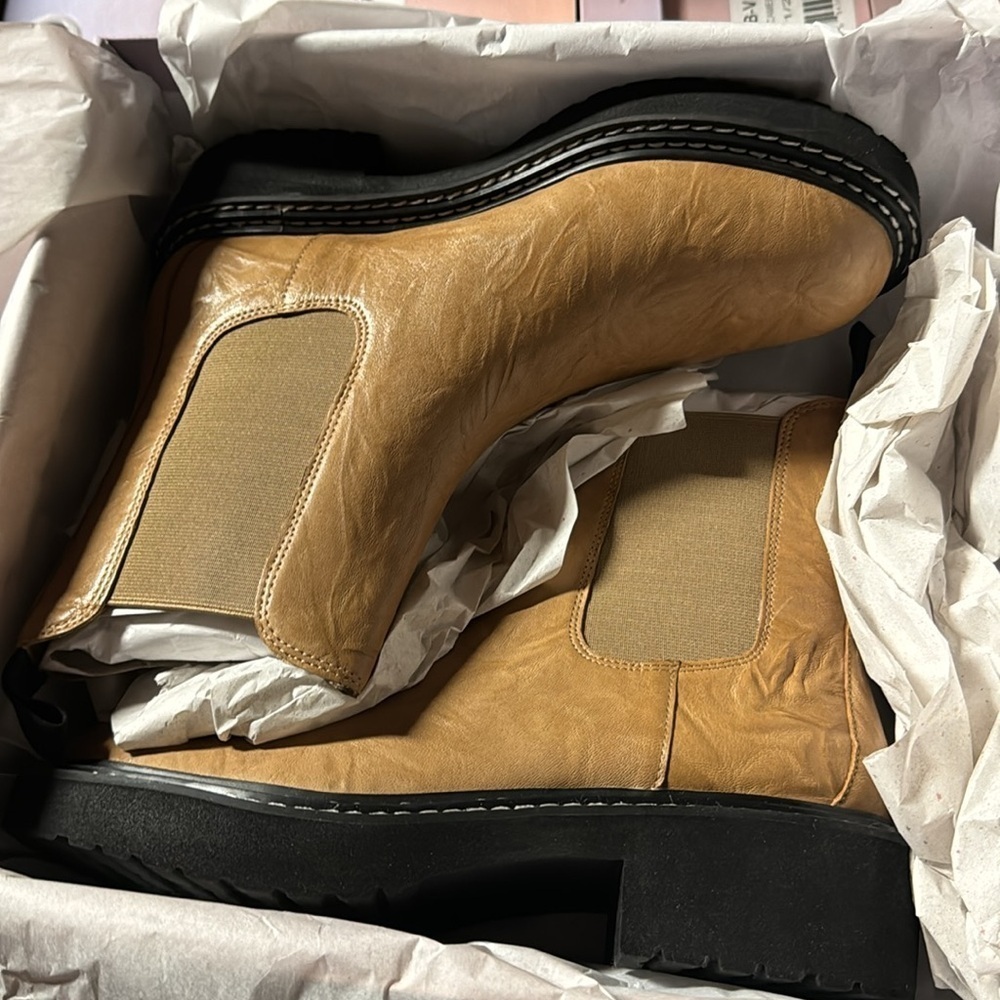 Lisa Vicky Pub Lug Sole Chelsea Boot Ankle Leather Pull-On Textured Tan Camel - Picture 2 of 3